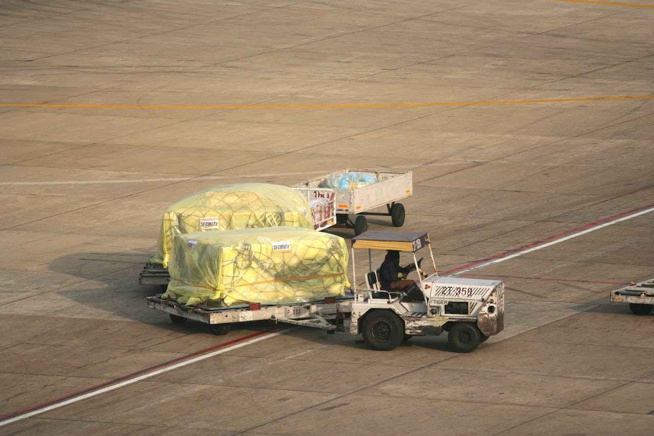 Multimodal freight solutions UK – combining air, sea and road logistics for optimised cost and transit time