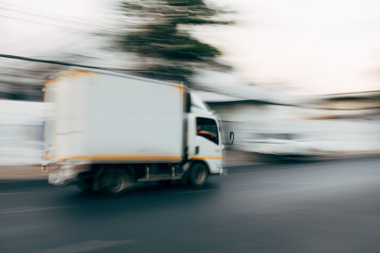 Road freight and UK inland transport coordination – port to warehouse delivery and last-mile distribution